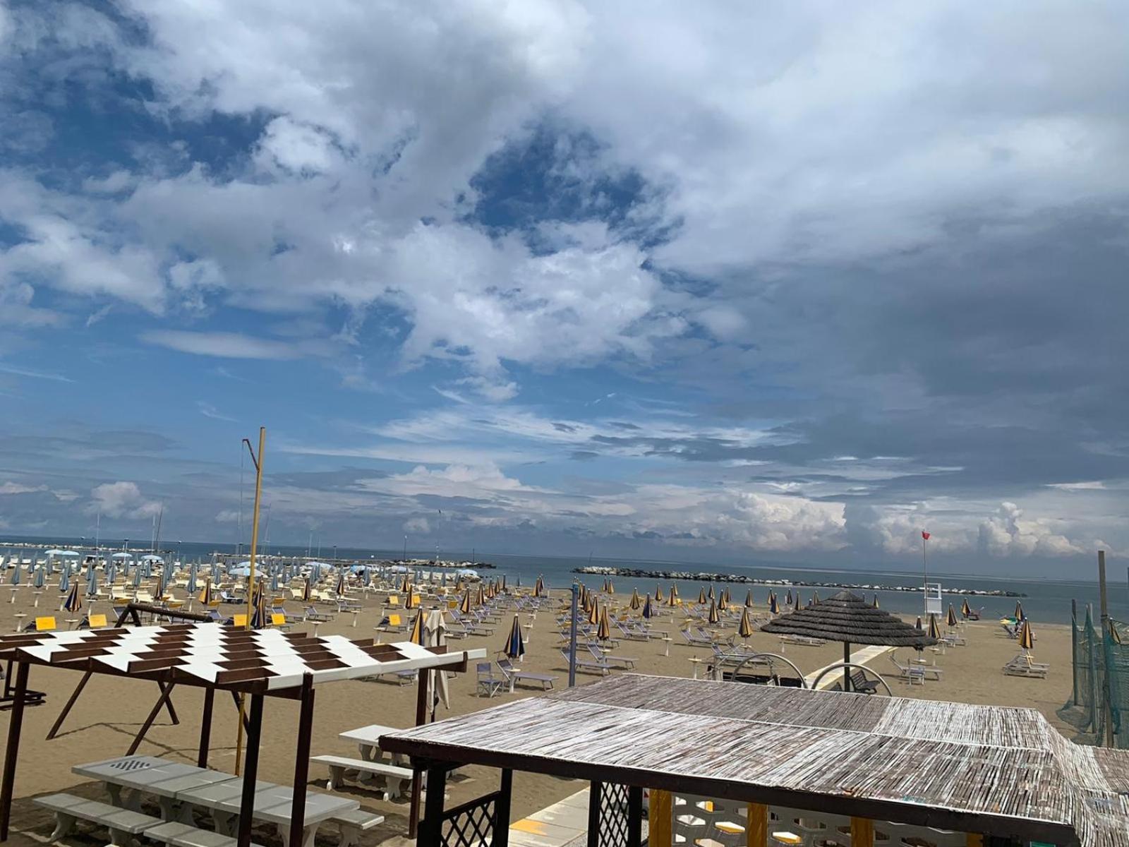 Hotel Acquamarina Viserba Римини Экстерьер фото