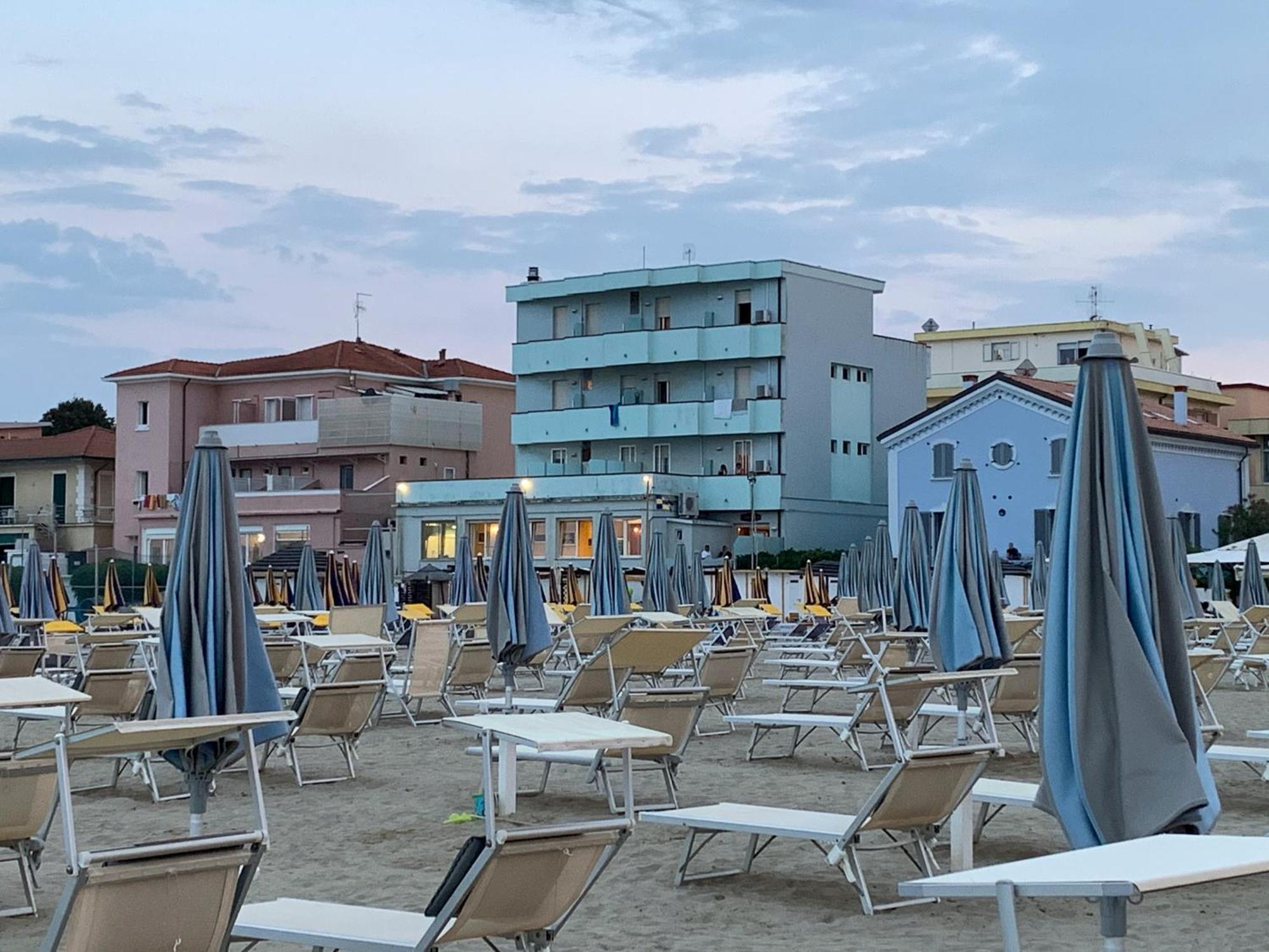 Hotel Acquamarina Viserba Римини Экстерьер фото