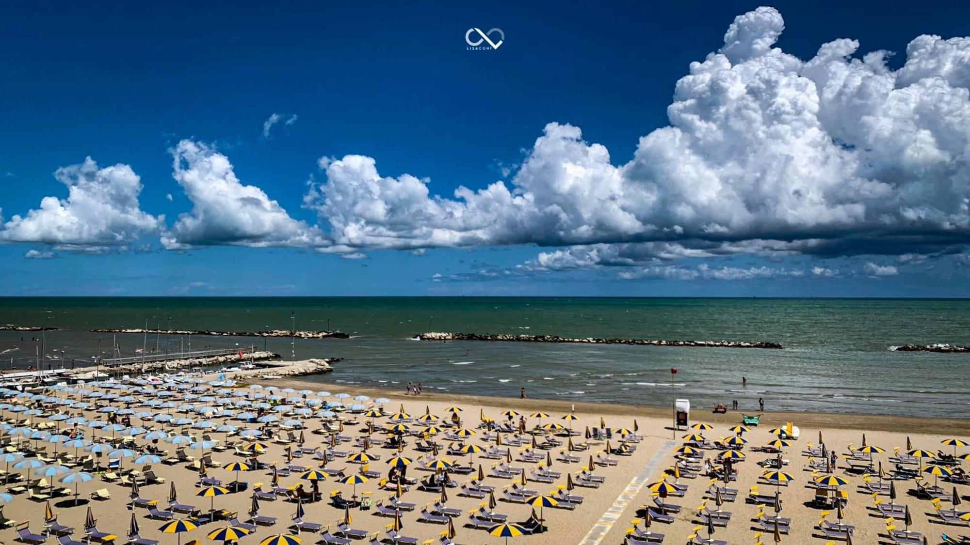 Hotel Acquamarina Viserba Римини Экстерьер фото